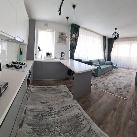 Appartement Apartament Coresimall à Braşov Extérieur photo