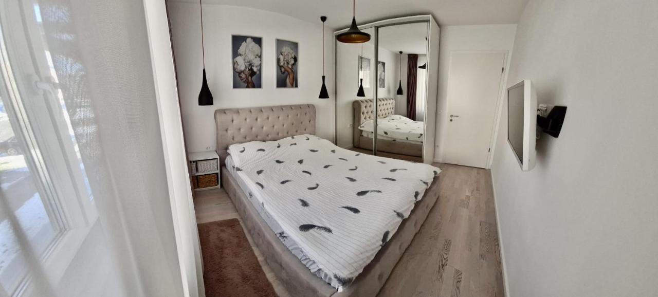 Appartement Apartament Coresimall à Braşov Extérieur photo